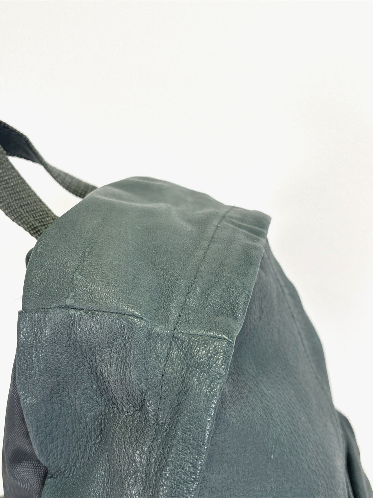 Wilson’s Adventure Bound Green Leather 2 YKK zippered pocket backpack Sunkissed