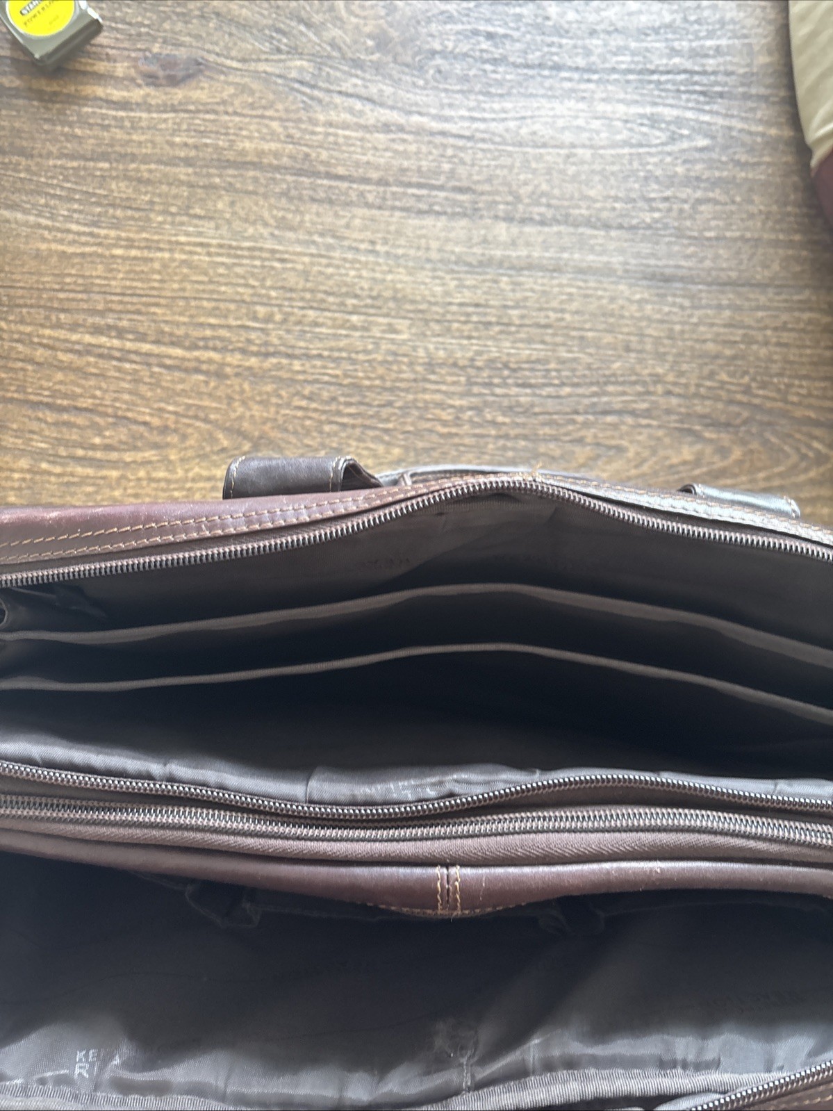 Kenneth Cole Reaction Brown Leather Laptop Bag Briefcase Style