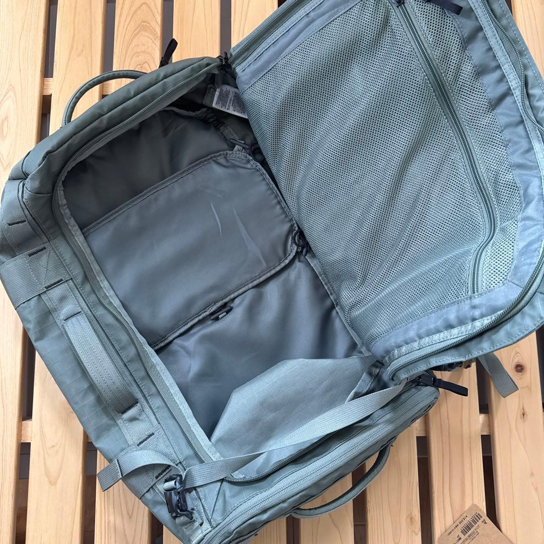 The North Face Base Camp Voyager Light 32L Green Backpack