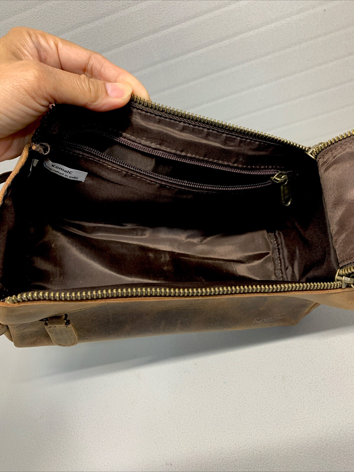 NWOT-KomalC Buffalo Leather Distressed Tan Toiletry Bag Unisex