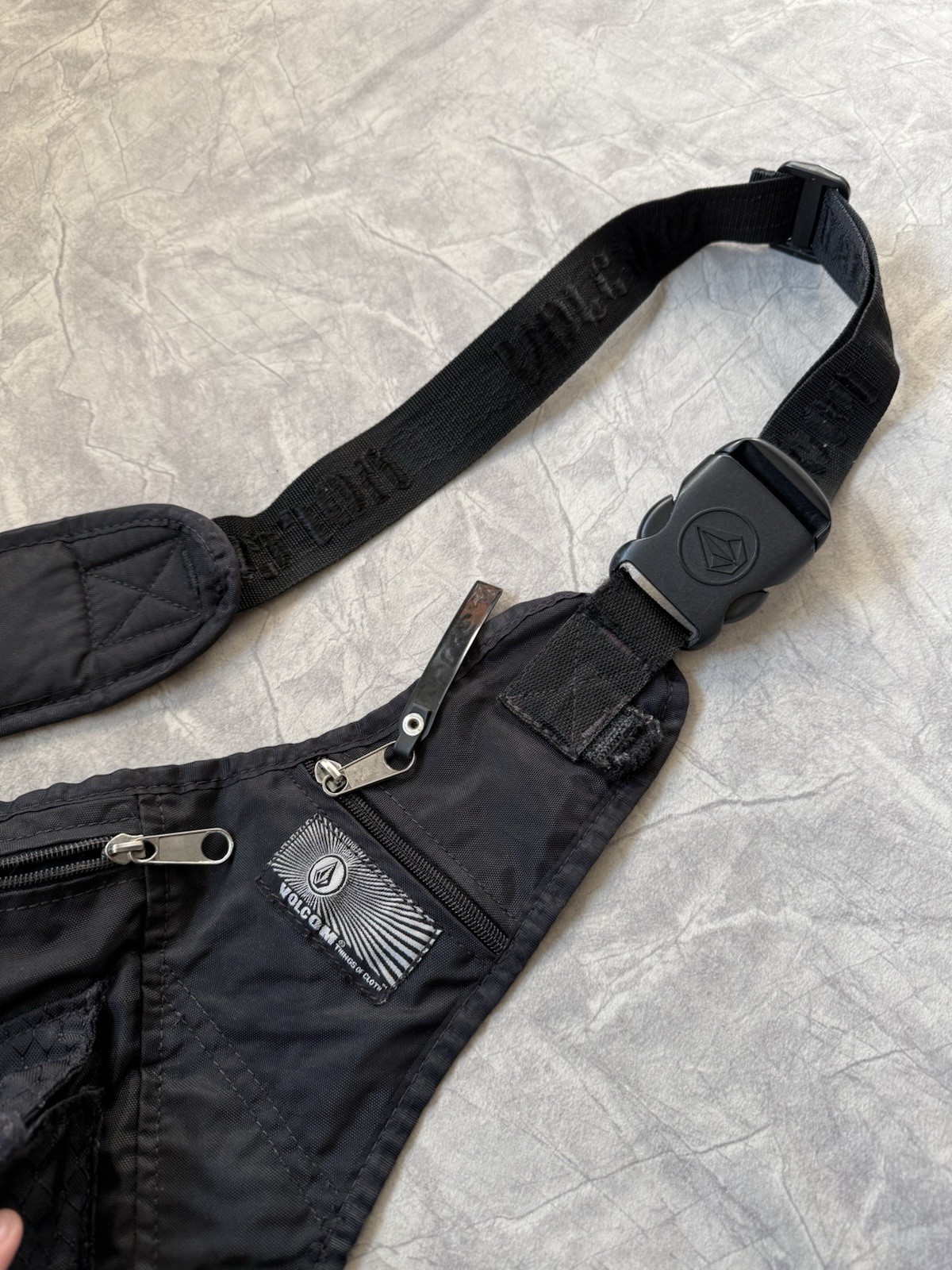 2000s Volcom Shoulder Sling Bag Skateboard Y2K Black Gorpcore Style Vintage