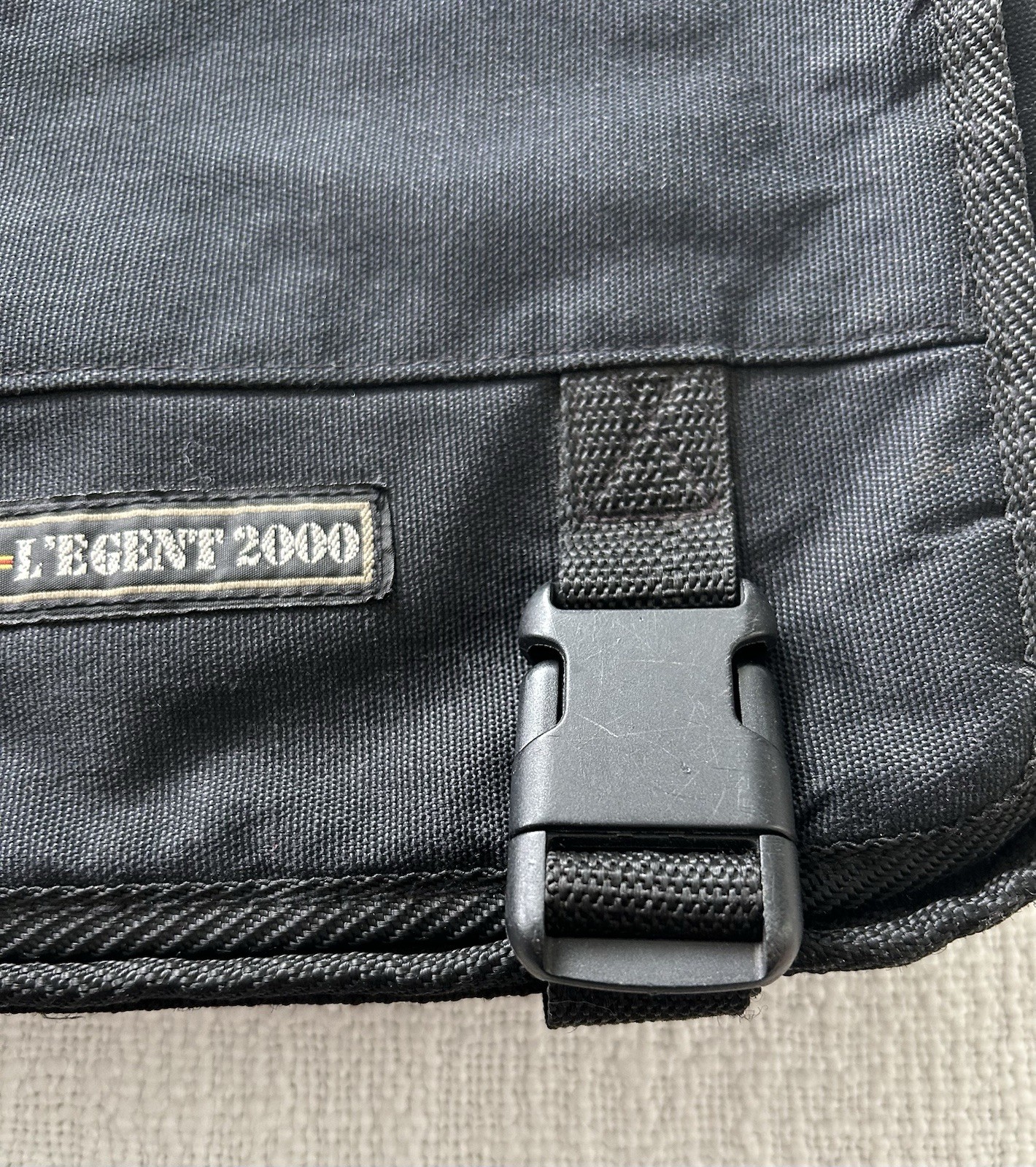 L’Egent 2000 Black Canvas Messenger Bag Crossbody 90’s Vintage Y2K 10 X 12 Inch