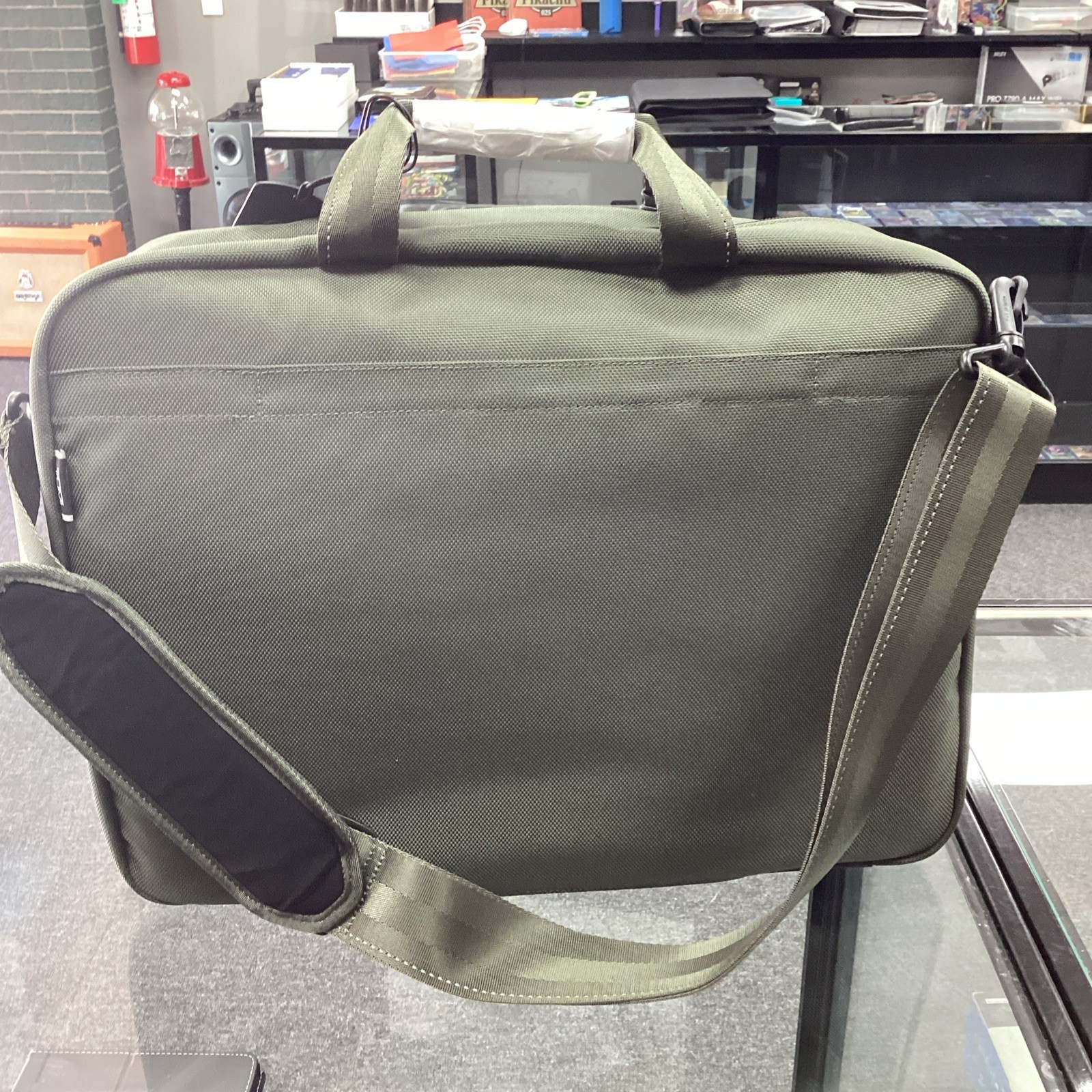 Tumi Tech Travel Olibe Green Laptop Multi Pocket Messenger Bag (pu220