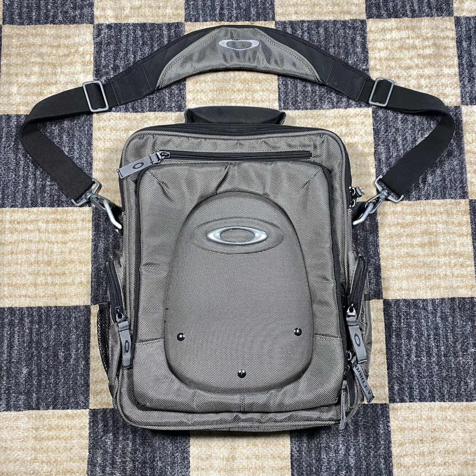 vintage Y2K Oakley Tactical Field Gear Vertical Messenger Laptop Bag Gray Tech