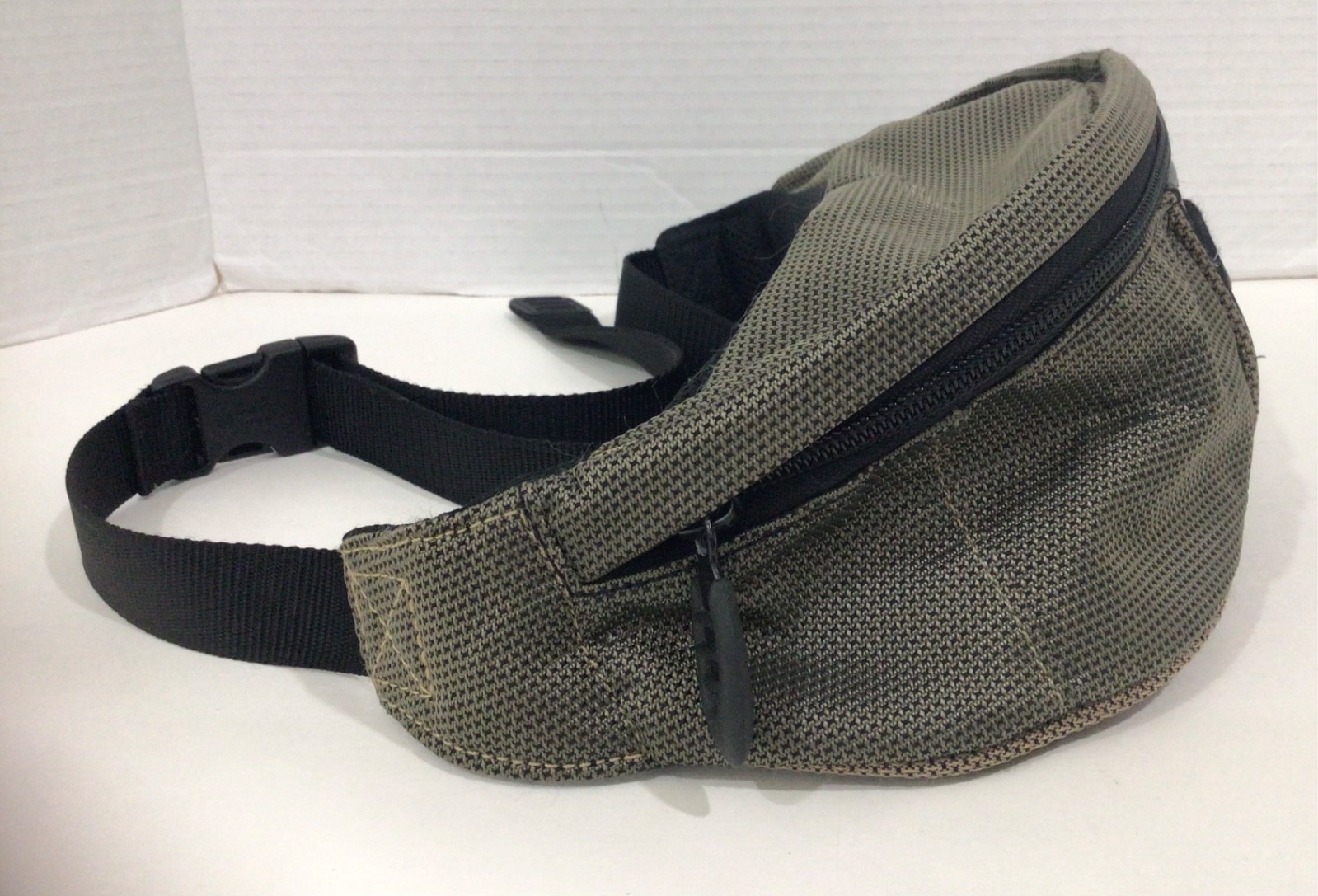 Tumi T2 Pewter Ballistic Nylon Fanny Pack Waist Pouch Unisex Adult