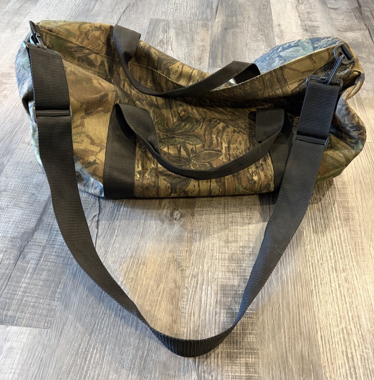 Fieldline Realtree Camo Large Duffle Bag Made In USA Vintage Hunting Gear