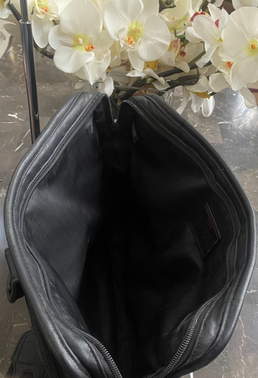 TUMI 96101DH Black All Leather Slim Laptop Business Shoulder Briefcase EUC, $650