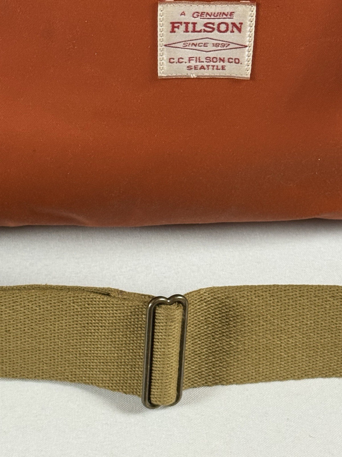 FILSON MEDIUM TIN CLOTH DUFFLE BAG RUST OS NWT
