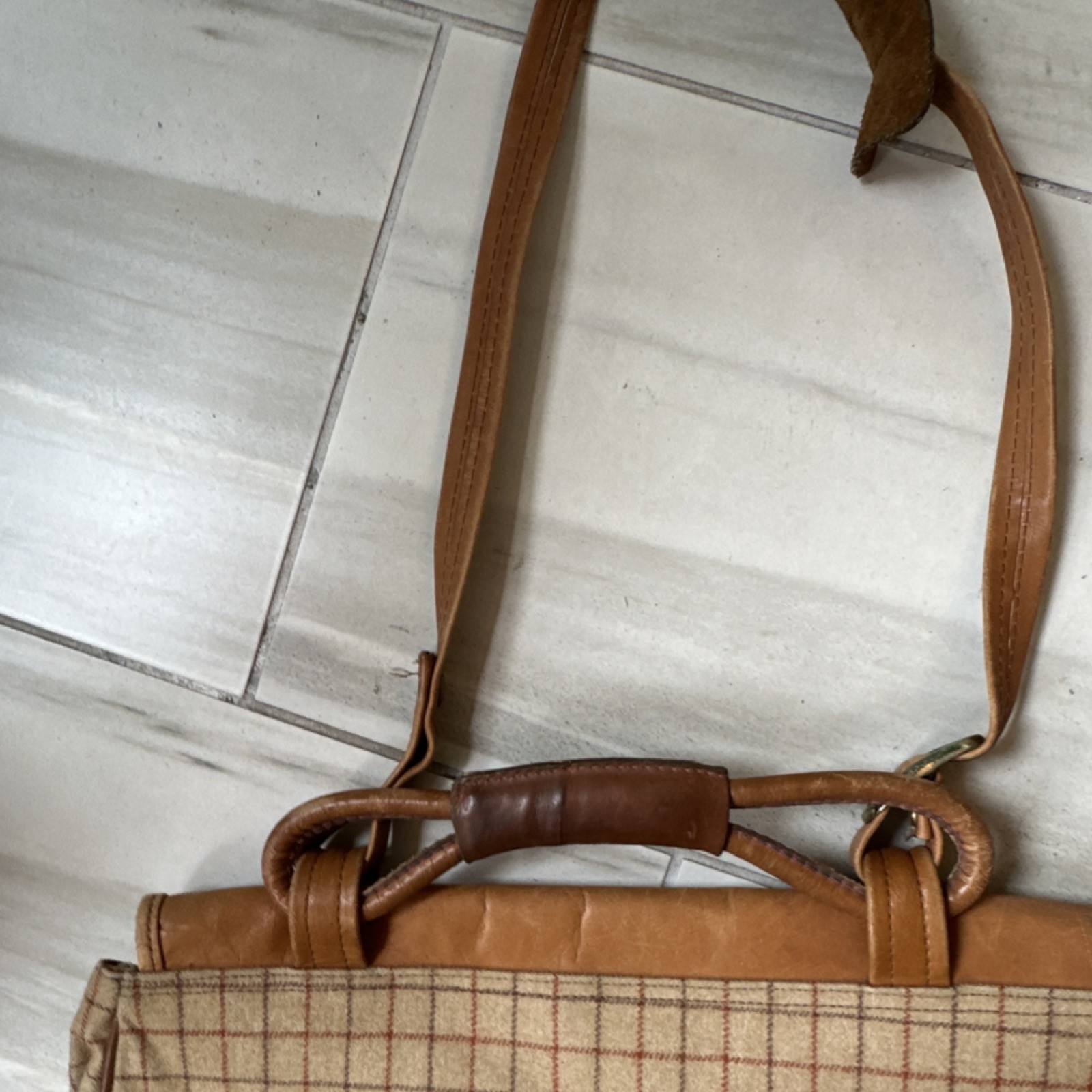Bill Blass Brown Beige Checkered Messenger Bag Inner Outer Pockets Men’s Classic