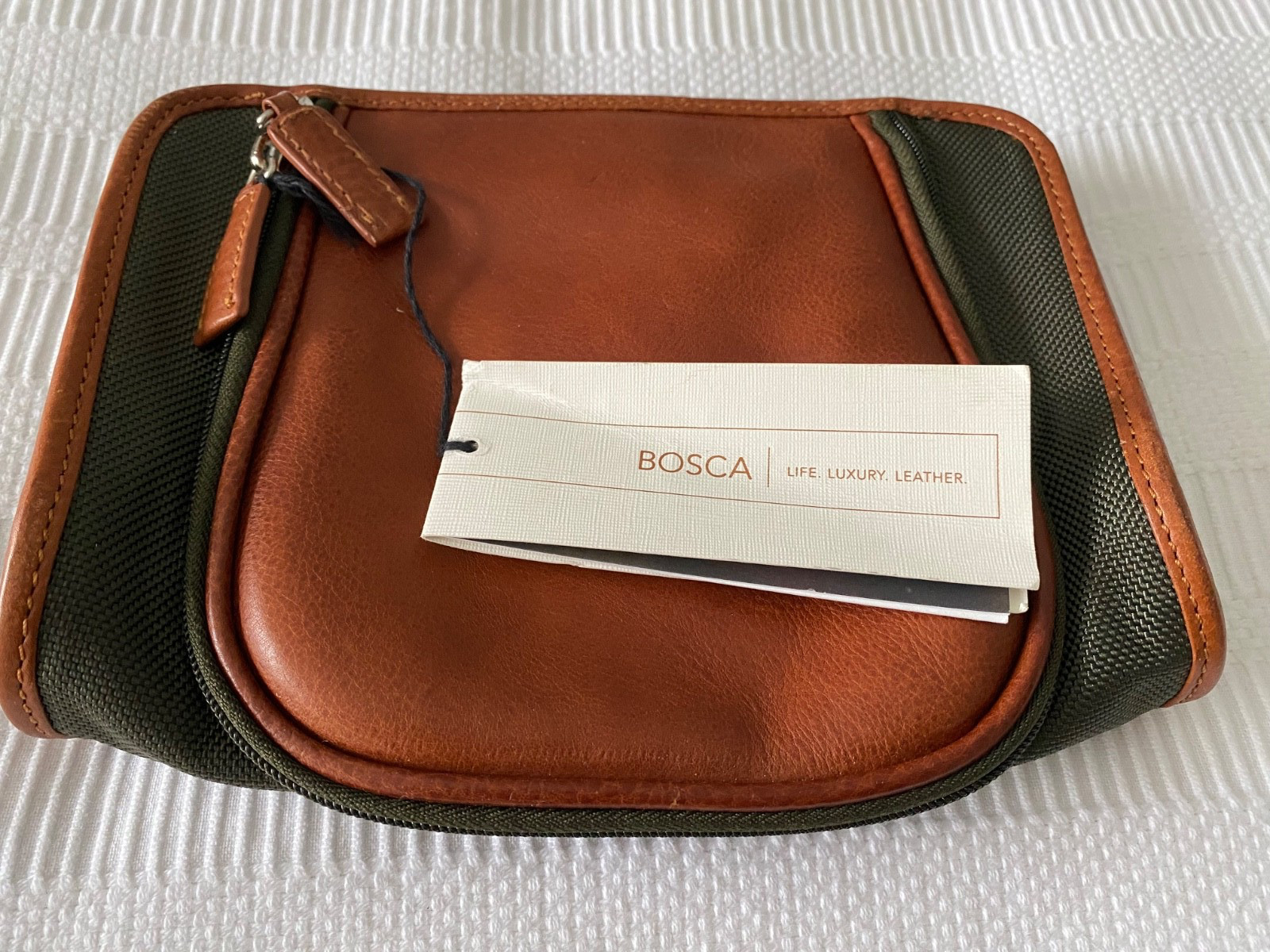New Bosca Correspondent Small Kit Toiletry Bag Chestnut Leather Olive NWT