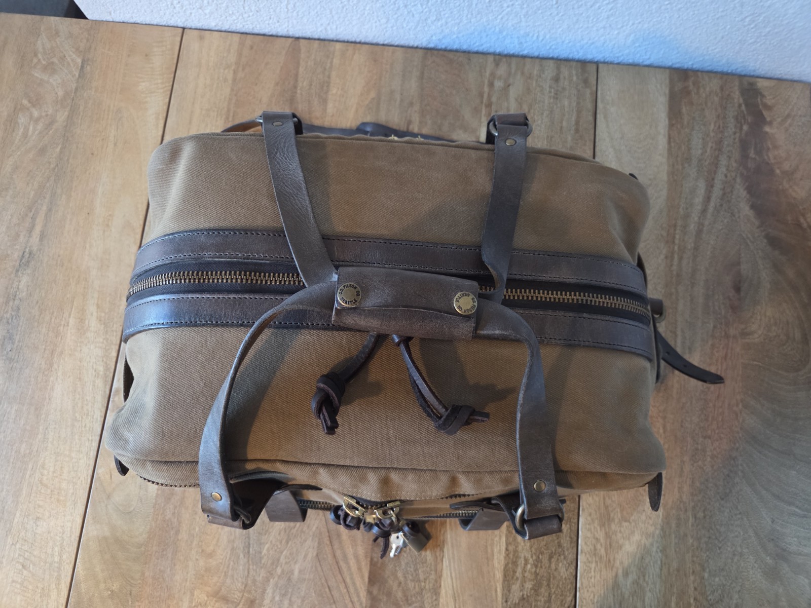 Filson Medium Rugged Twill Outfitter Bag | NWOT | Talon Era | Tan | Made in USA