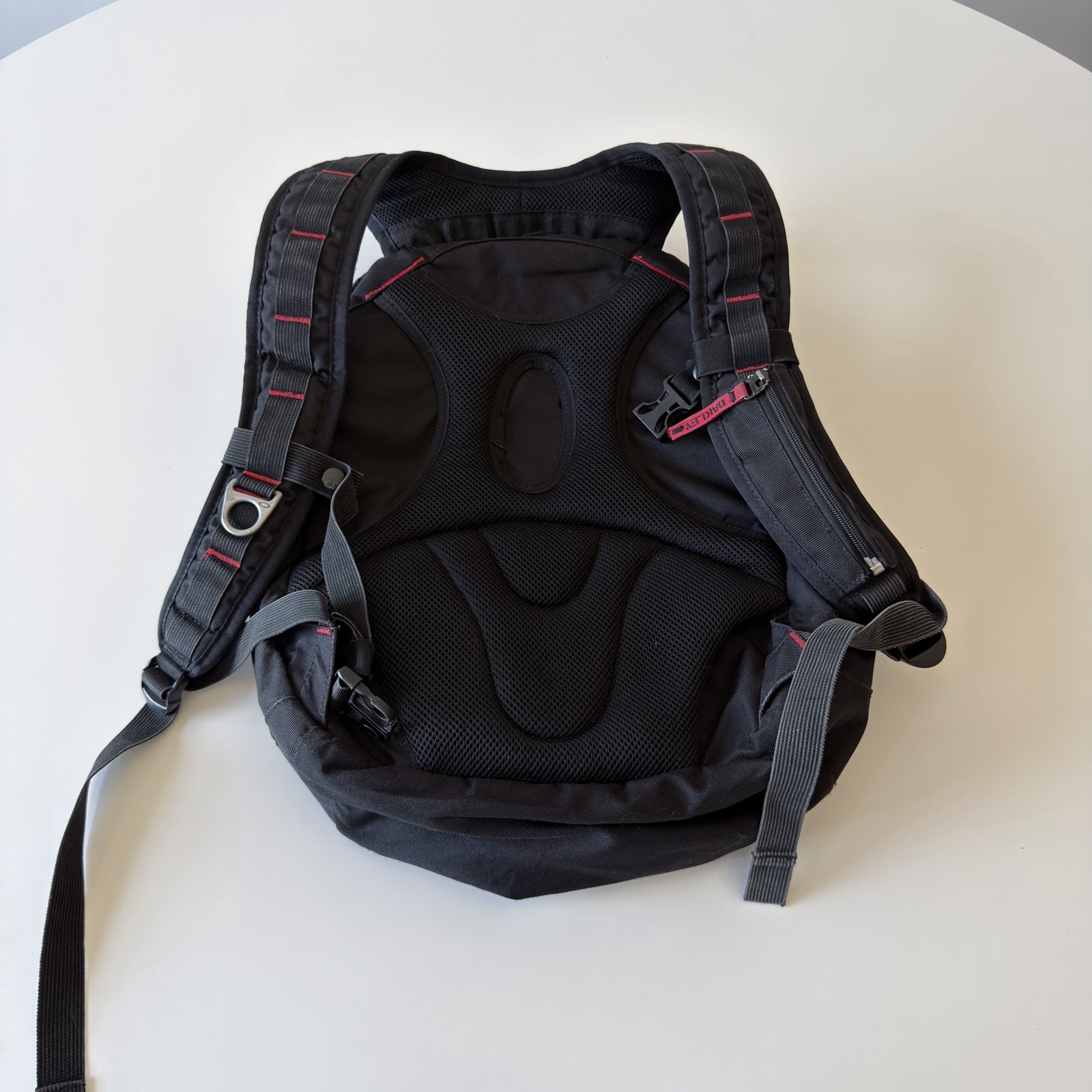 Vintage Oakley Backpack Black Red Hiking Outdoors Gorpcore Y2K Software
