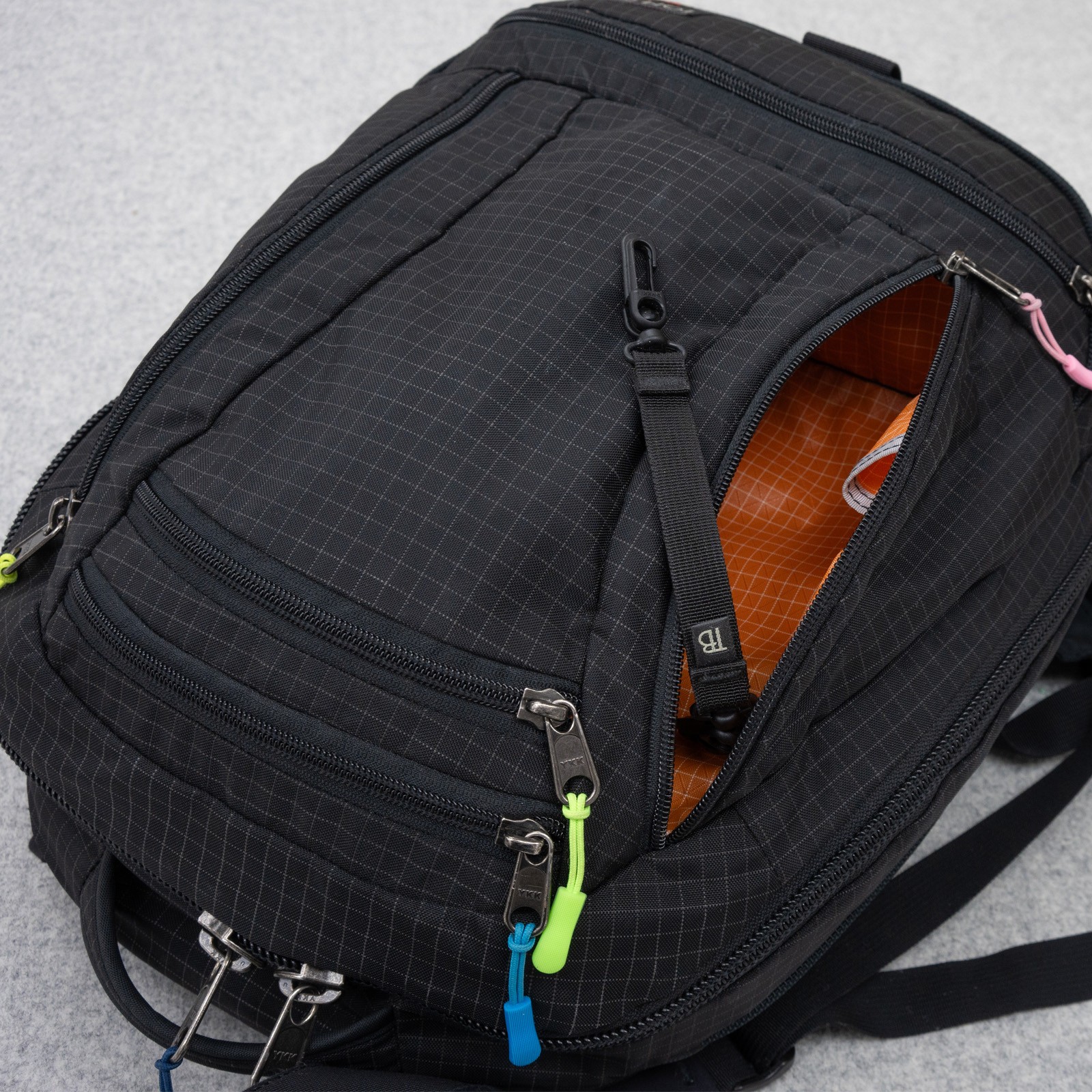 TOM BIHN Synik 22 Retired Black Halcyon/Zest Halcyon Very Good Clean