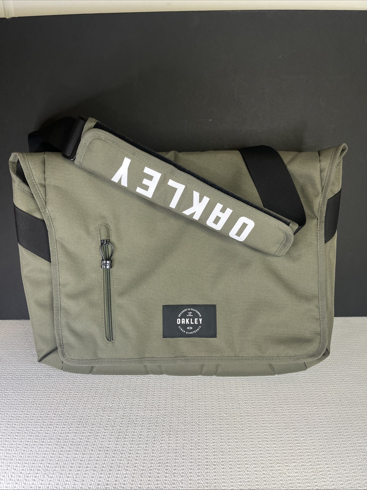 Oakley Travel Adventure Carry On Laptop Messenger Bag