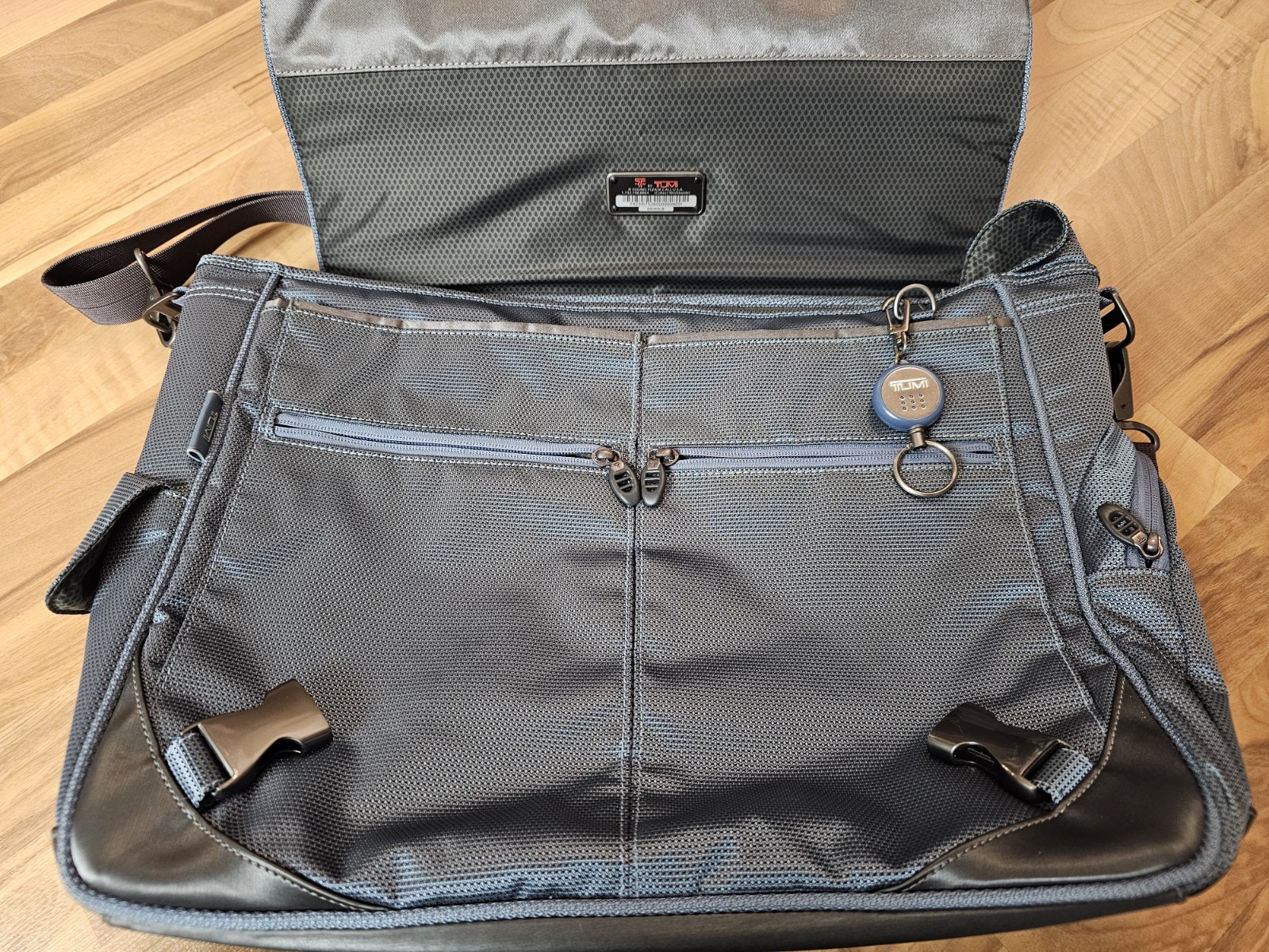 TUMI T-TECH COBALT BLUE LAPTOP MESSENGER BAG ESSENTIAL GEAR~GOOD CONDITION