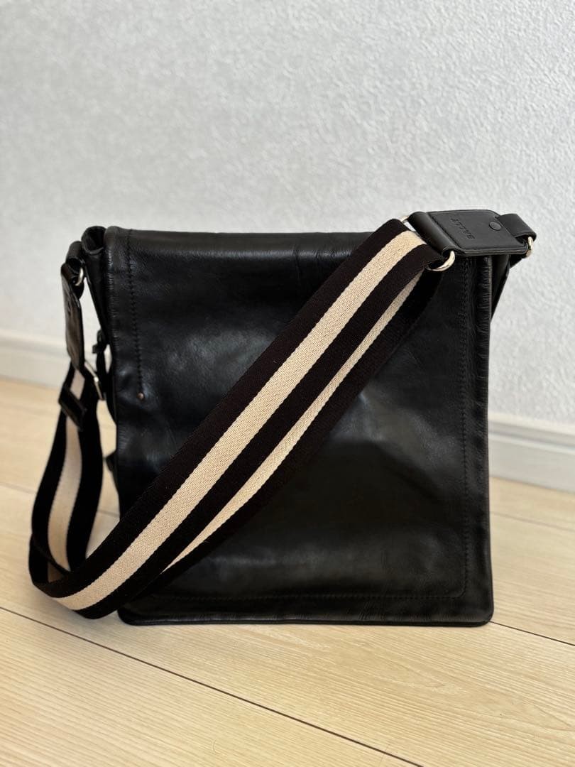 BALLY Black Leather Messenger Bag Crossbody Designer Spacious 30x29x6cm