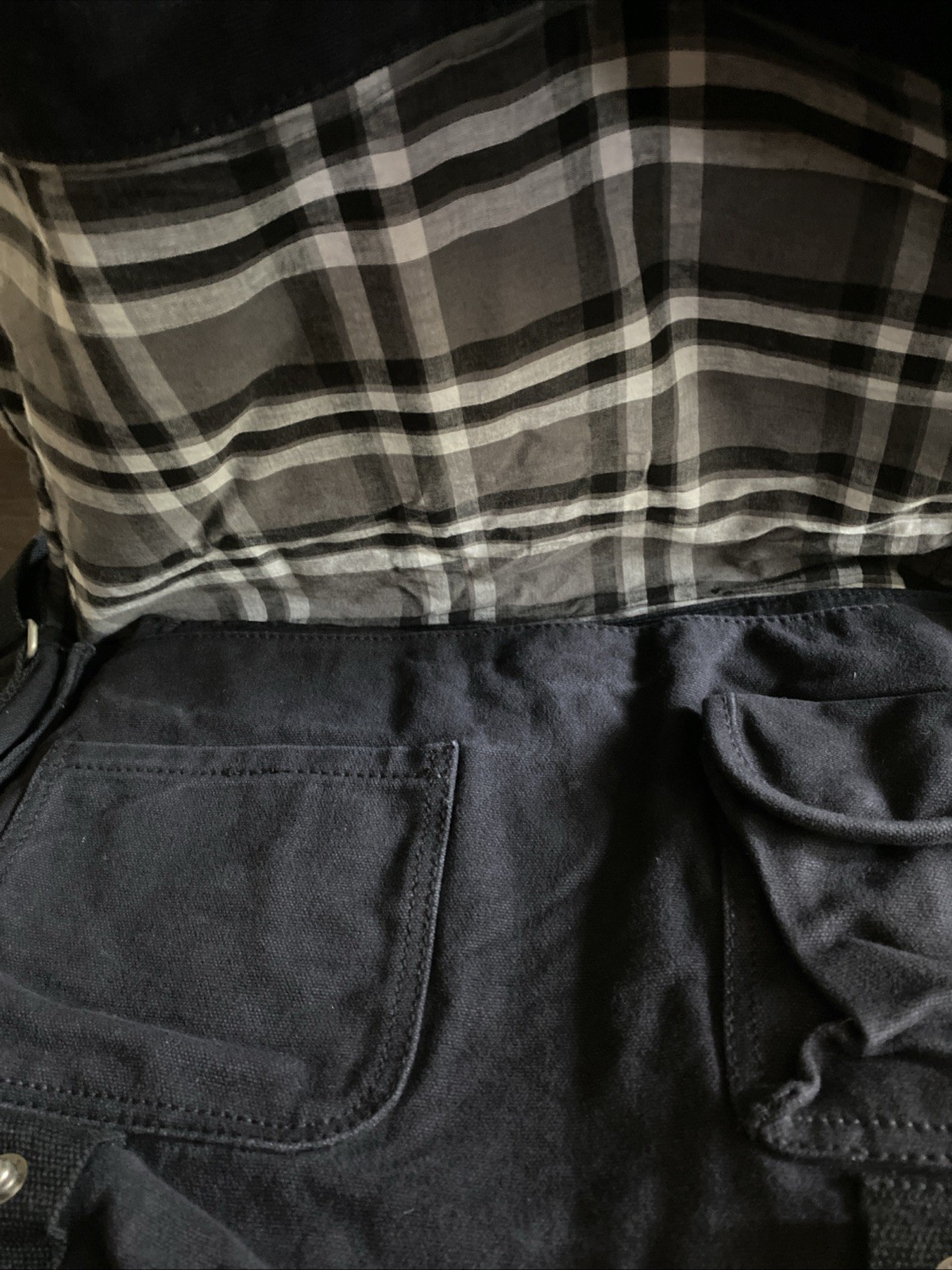 Aeropostale Black Messenger Bag Men Solid Adjustable Strap Inner Outer Pockets