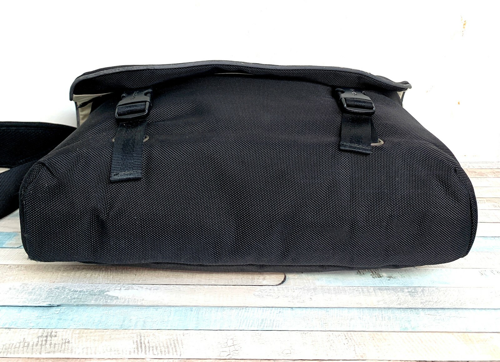 Booq Graphite BLACK NYLON FLAP PADDED LAPTOP SHOULDER BAG ORGANIZER BRIEFCASE