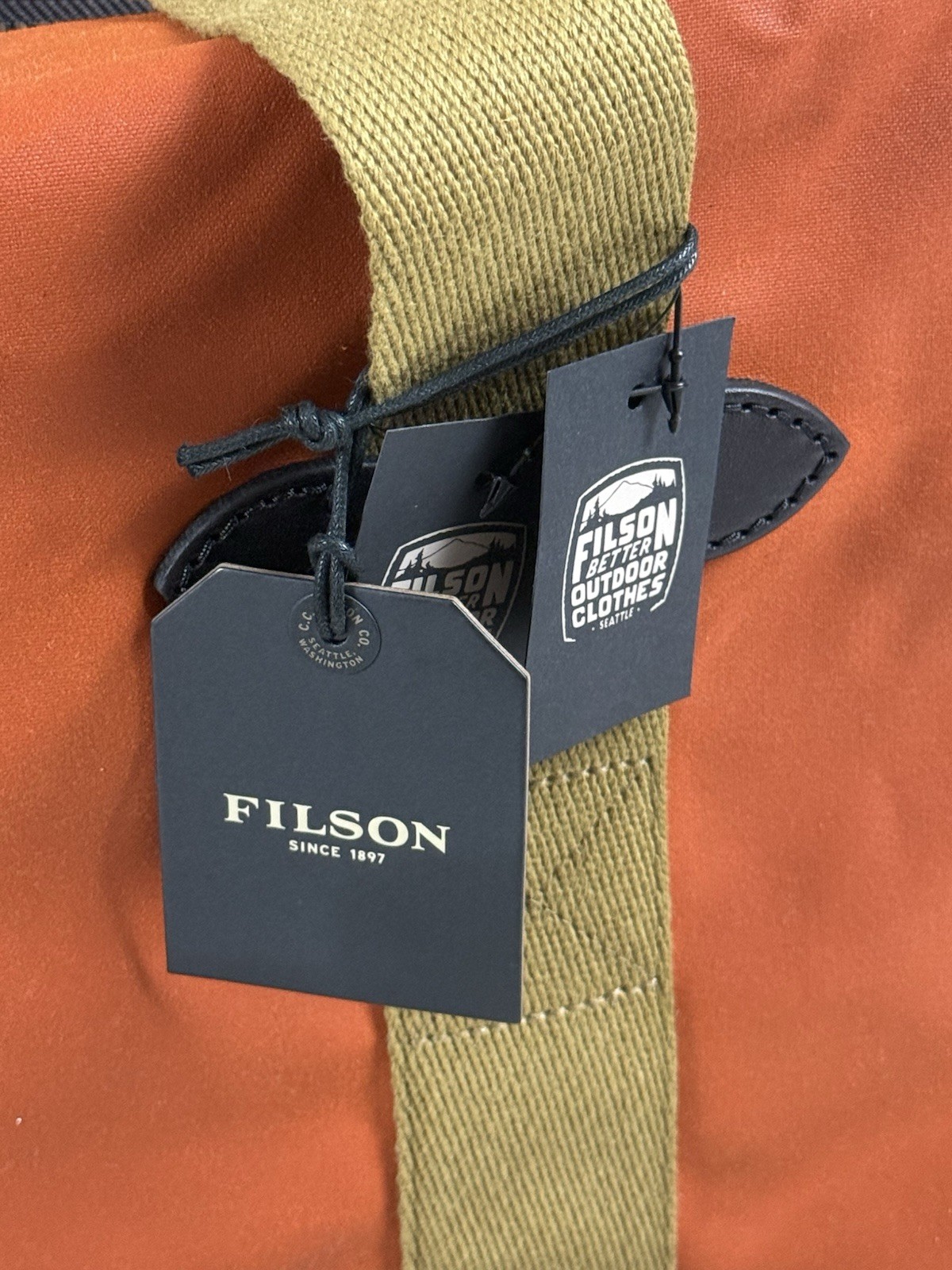 FILSON MEDIUM TIN CLOTH DUFFLE BAG RUST OS NWT