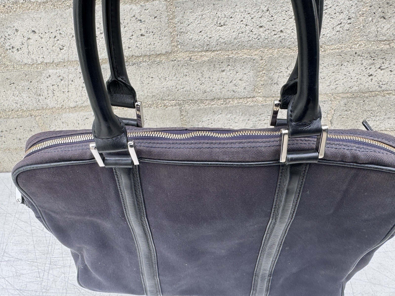 WANT Les Essentiels De La Vie Organic Heathrow Commuter Messenger Bag Black used