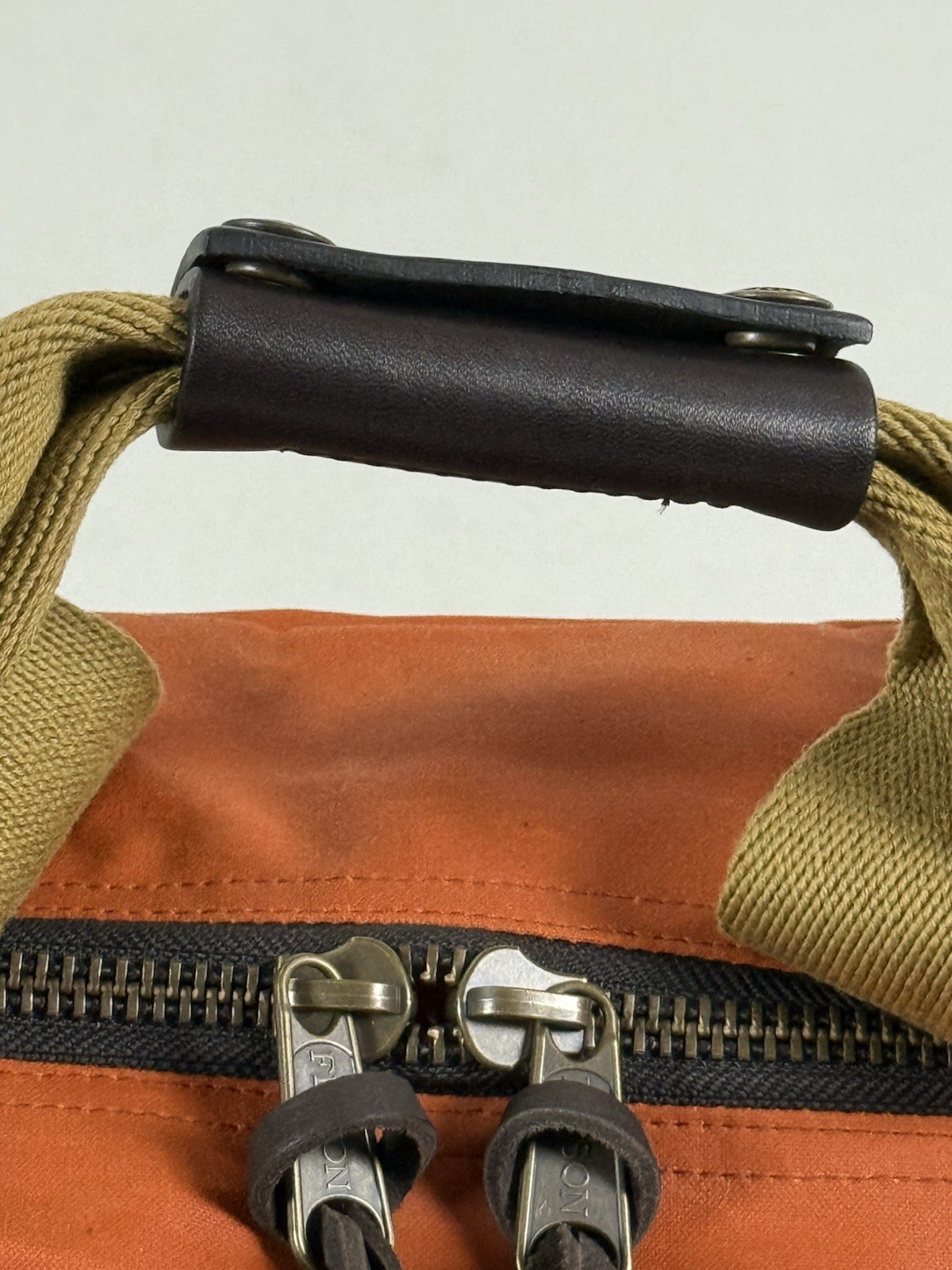 FILSON SMALL TIN CLOTH DUFFLE BAG RUST OS NWT