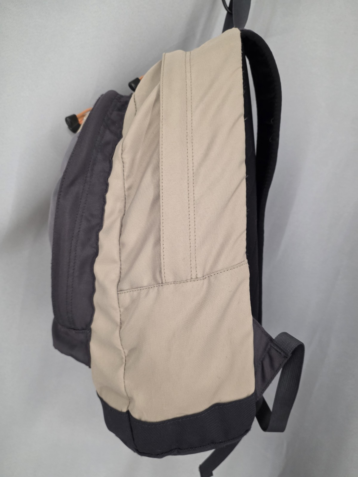 The North Face VAULT Beige Gray Large 19″ Backpack Travel Outdoor Hicking Sport