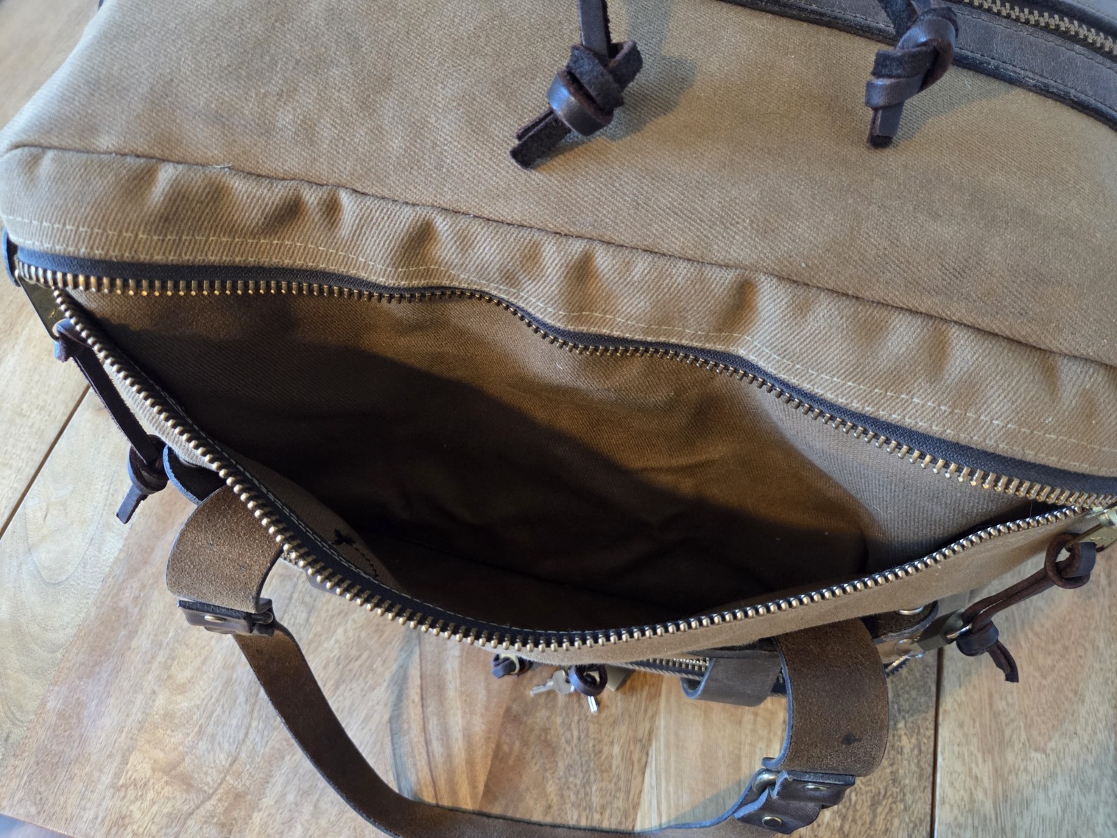 Filson Medium Rugged Twill Outfitter Bag | NWOT | Talon Era | Tan | Made in USA