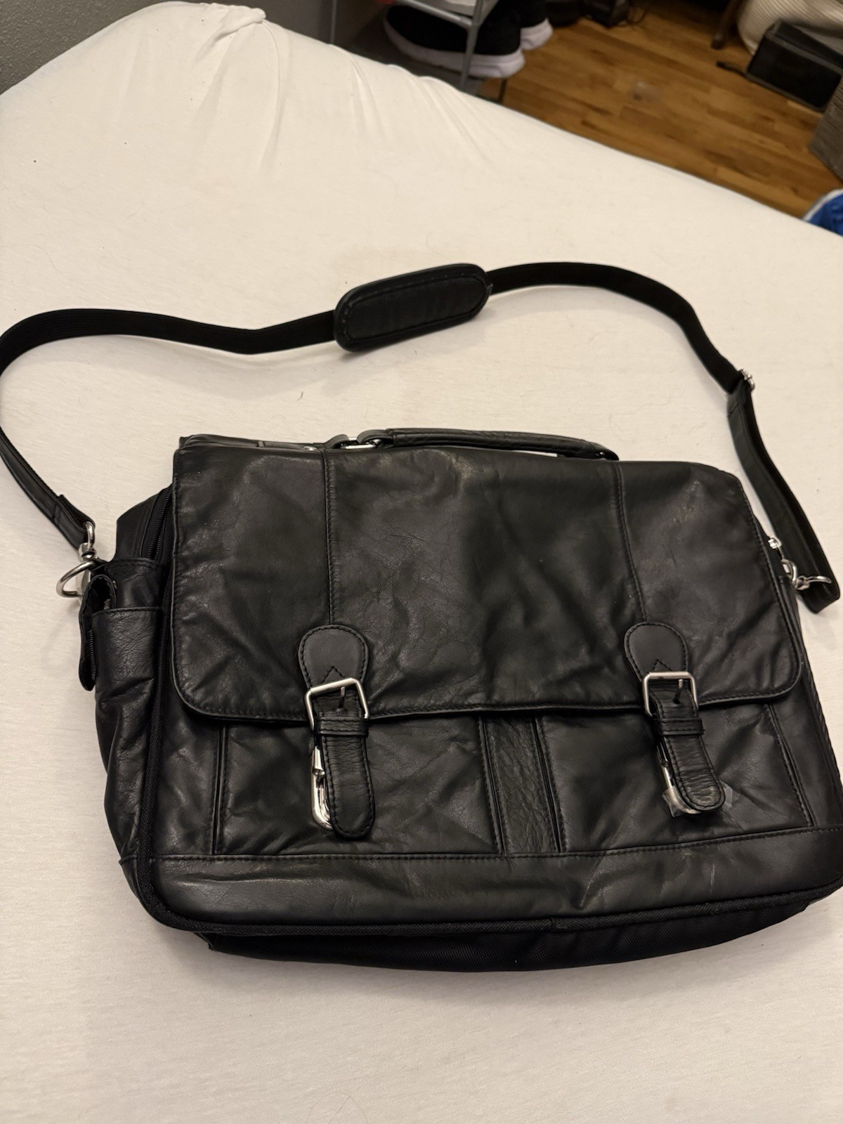 Wilsons Leather Black Messenger Bag Laptop Briefcase Adjustable Shoulder Strap