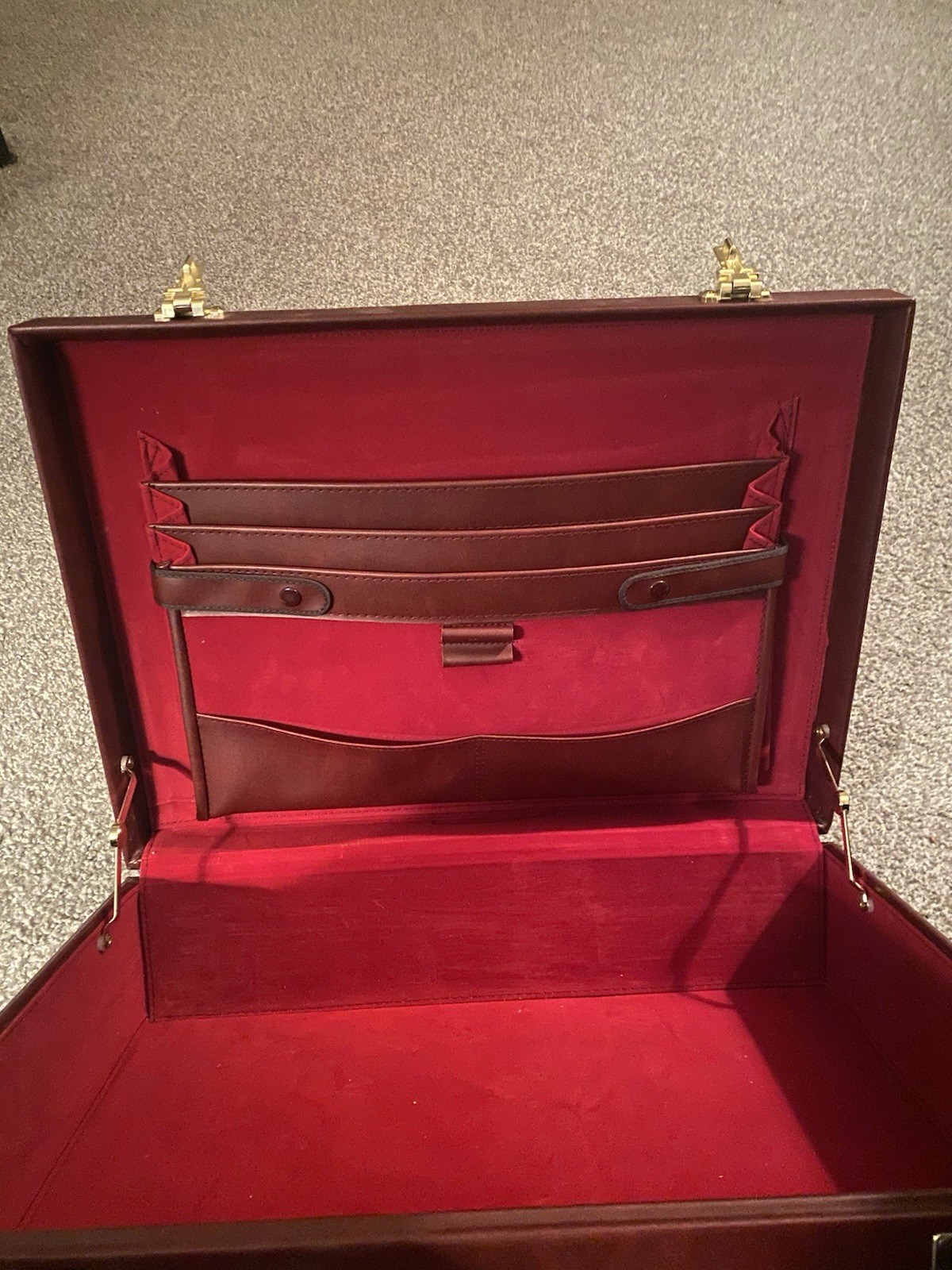 Large Leather Hard Shell Attaché, Briefcase In Burgundy Color W/Gold Hardware
