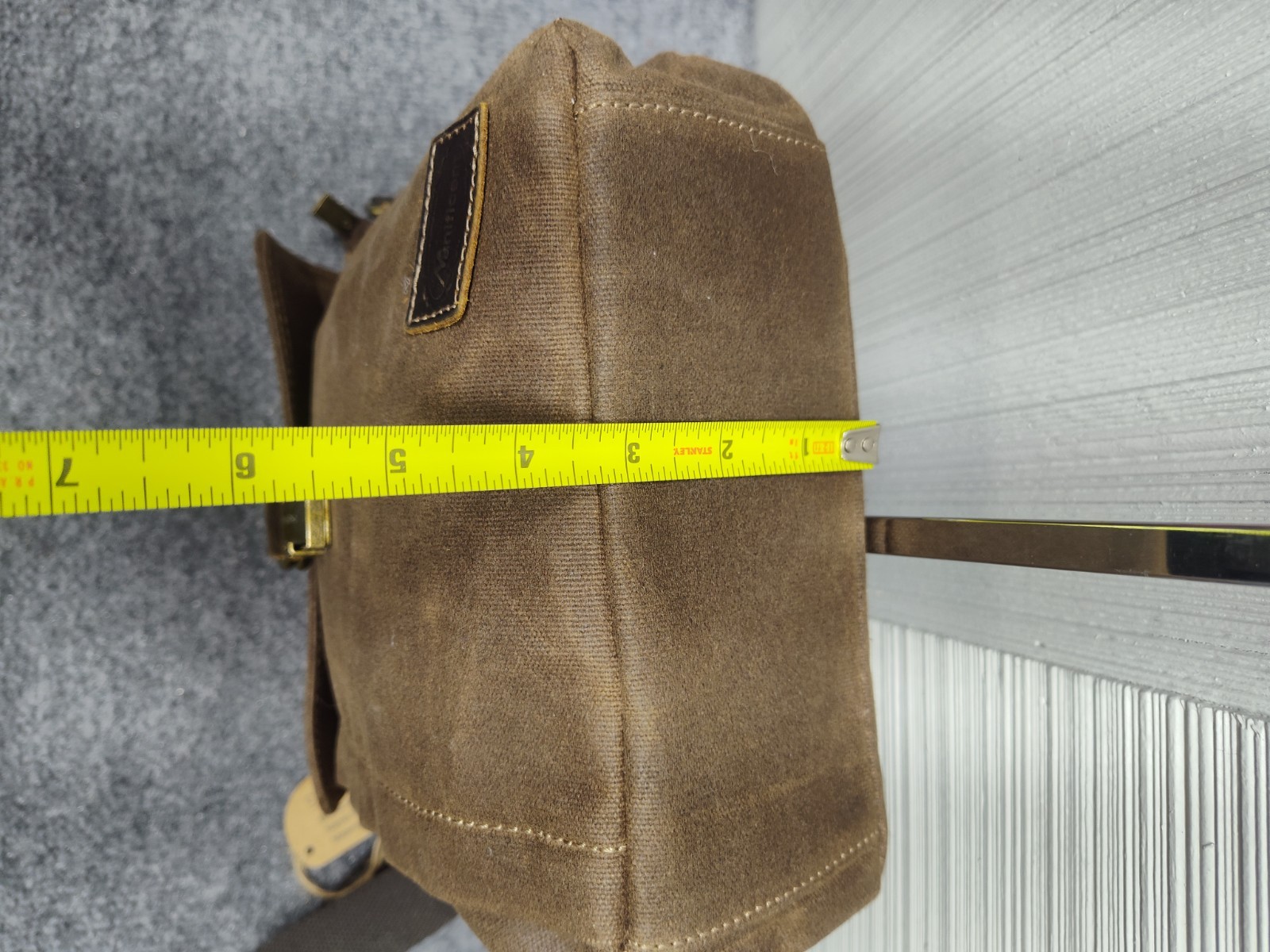 Manificent Men Messenger Bag Brown Black Strap Buckle Lined Back Pocket Outdoor