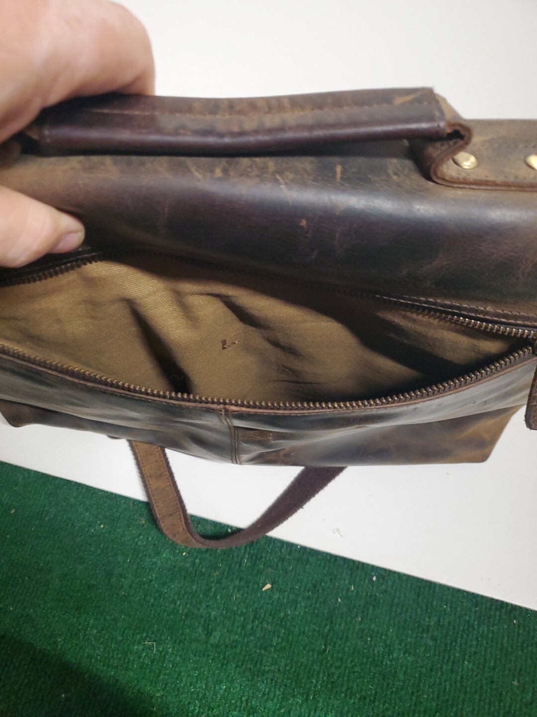 KomalC 16″ Leather Briefcase Laptop Messenger Bag/Brown/Distressed (T1)