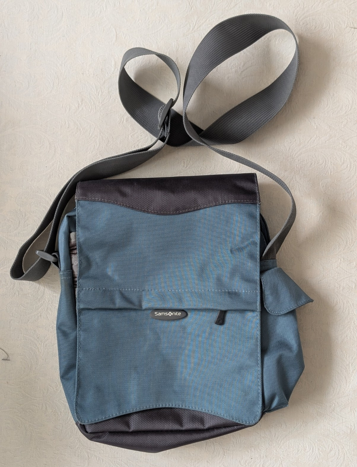 Samsonite Blue Gray Unisex Crossbody Bag Zip Flap Pockets Adjustable Strap