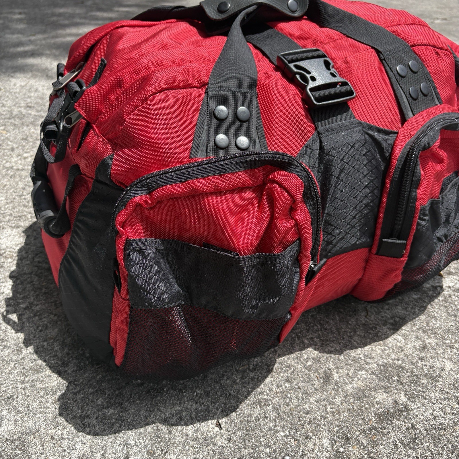 Vintage Oakley Icon 2.0 Duffle Bag Red Black Hot Tub Software Vintage JUMBO XL