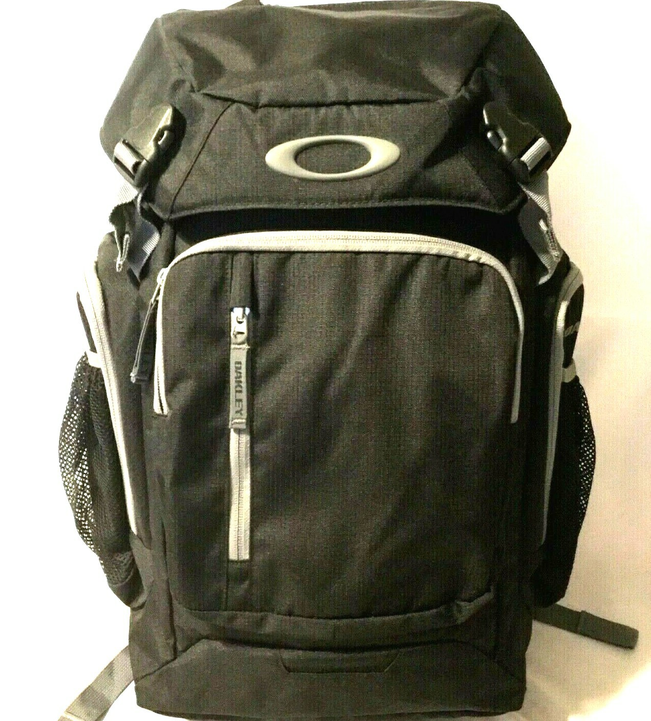 OAKLEY BACKPACK Stealth Black w/ Grey Trim Hiking Trail Tactical Day Pack Rare