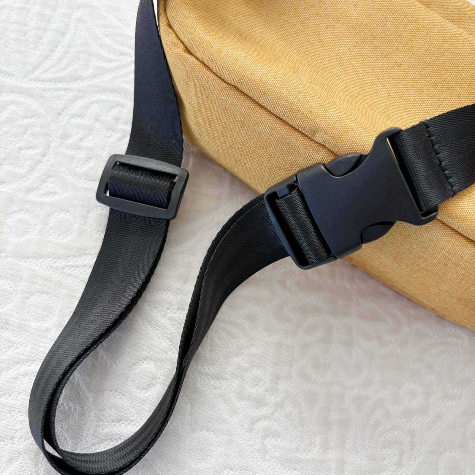 Sunski Type-1 Fun Sling Crossbody Bag, Yellow