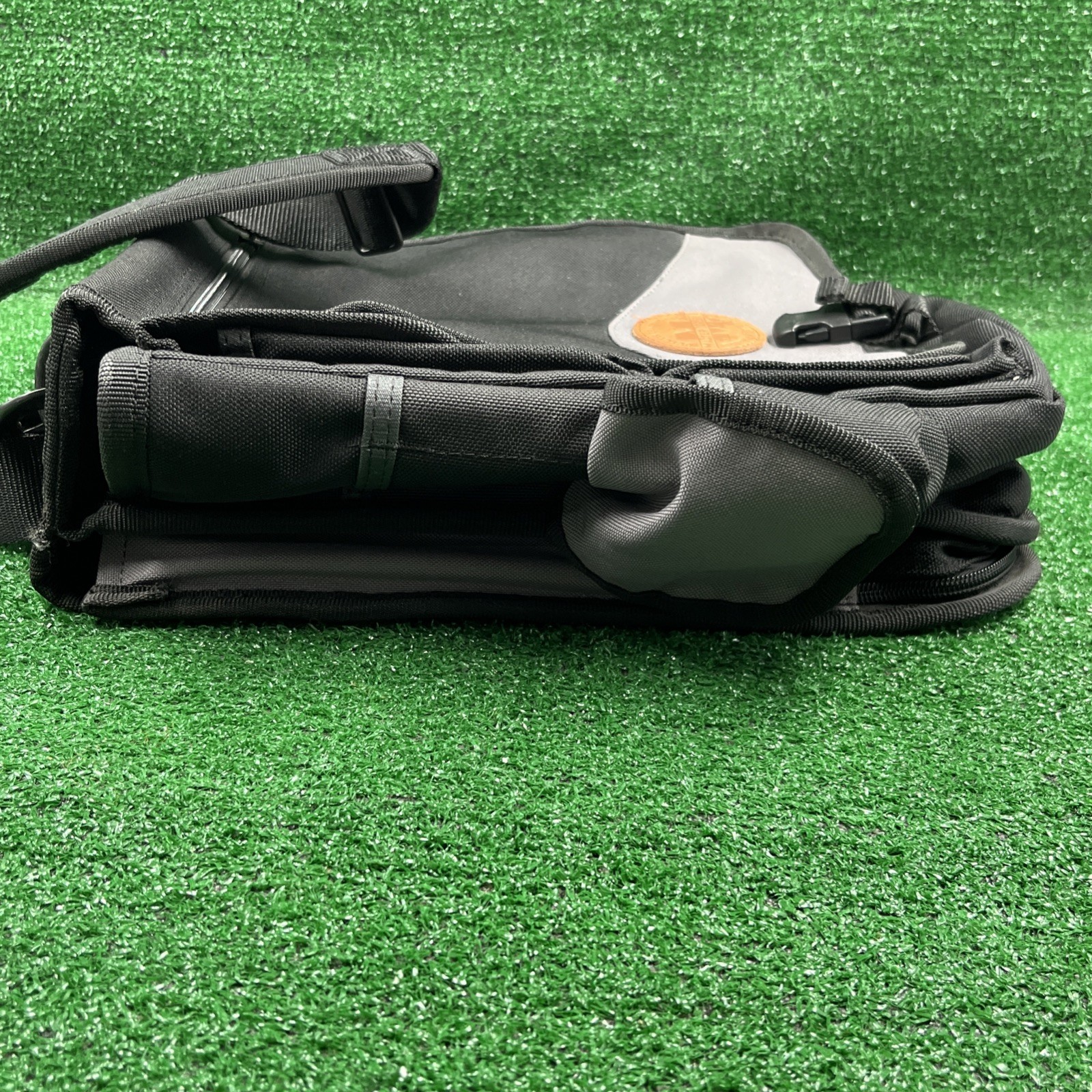 Duluth Trading Co Master Series Canvas Messenger Bag Laptop Briefcase Black Gray
