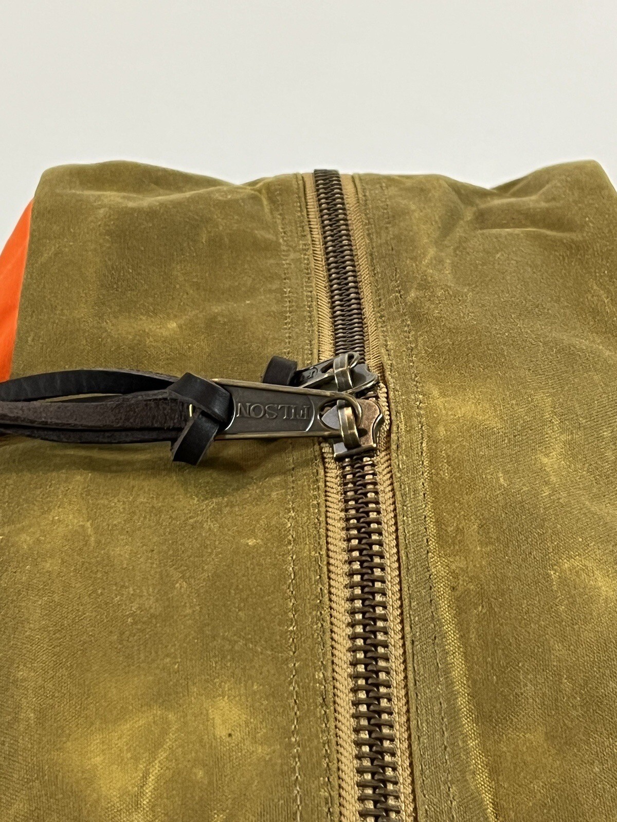 FILSON SMALL TIN CLOTH DUFFLE BAG DARK TAN/FLAME OS NWT