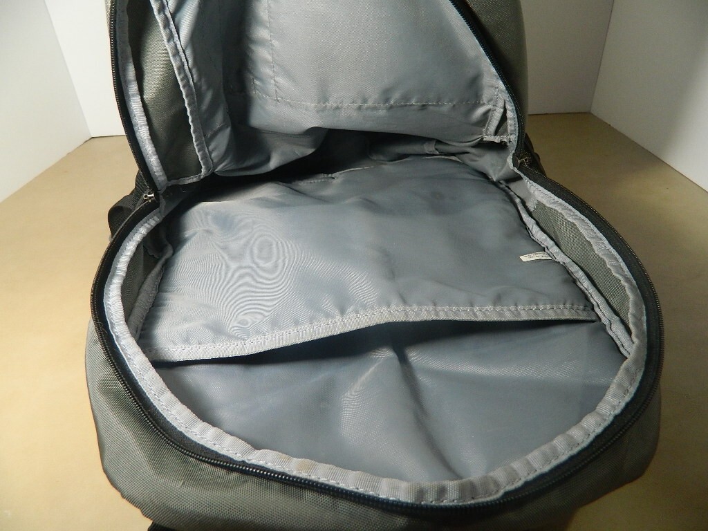 Under Armour Storm 1 Heat Gear Backpack Graphite/Black, 3 Zippered Compartments