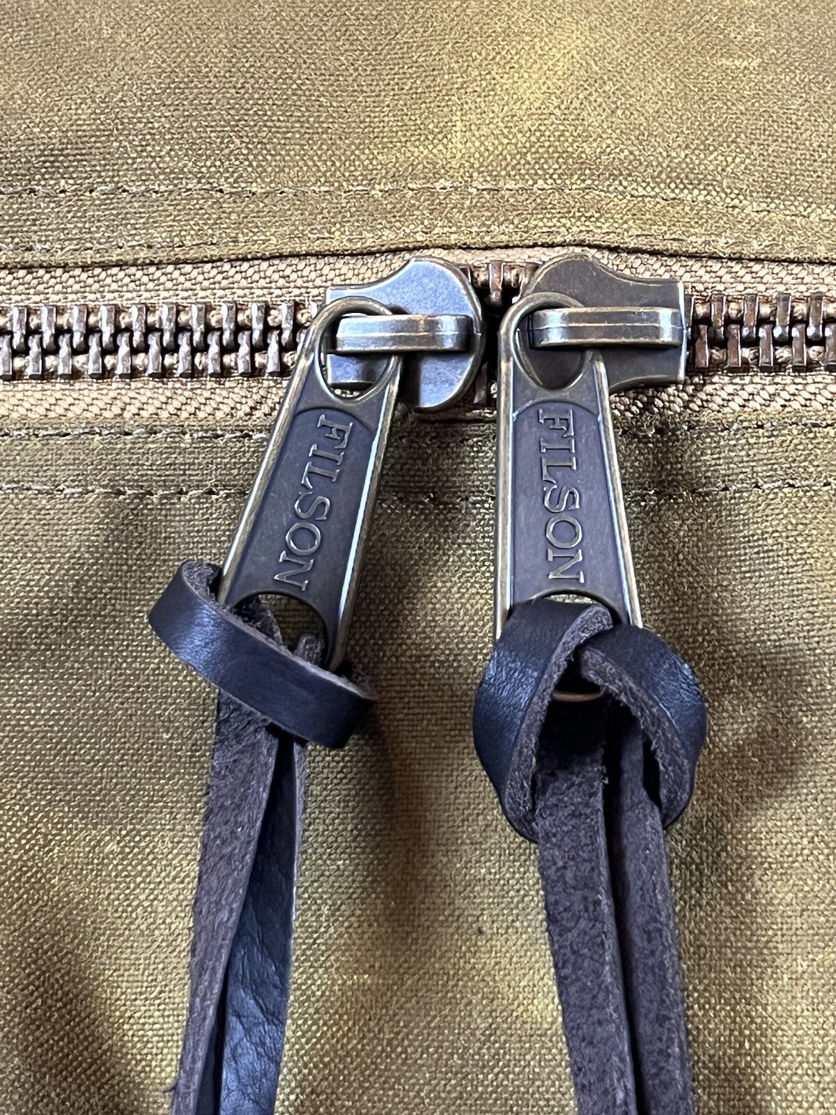 FILSON SMALL TIN CLOTH DUFFLE BAG DARK TAN/FLAME OS NWT
