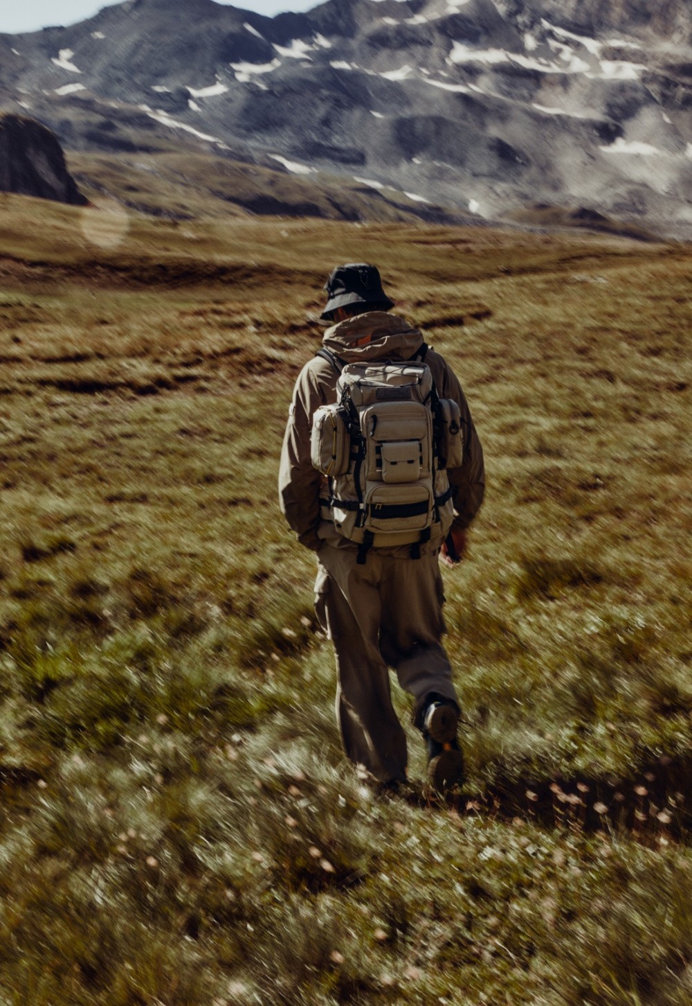 National Geographic FIELD ENGINEERED Backpack Bag Men Women Travel Hiking Laptop