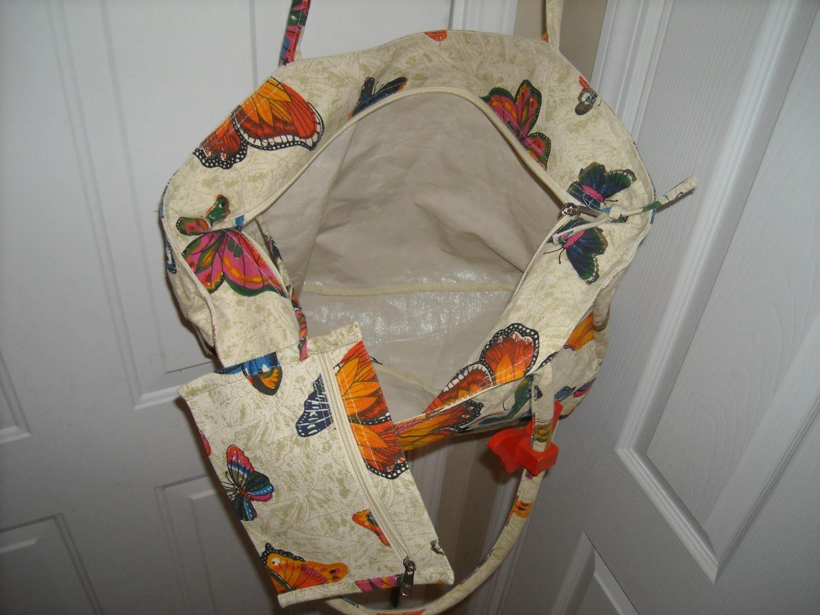 St Martin Butterfly, Tote Bag, 17″x13″x6″, Good Condition