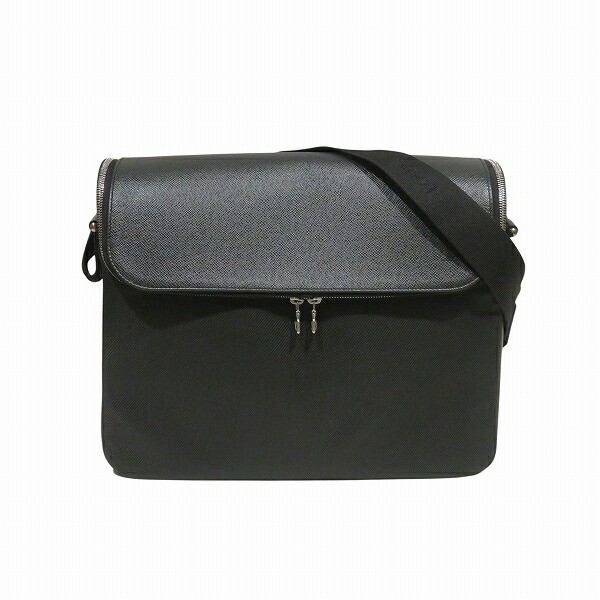 Louis Vuitton Taiga Shoulder Bag – DUTY FREE