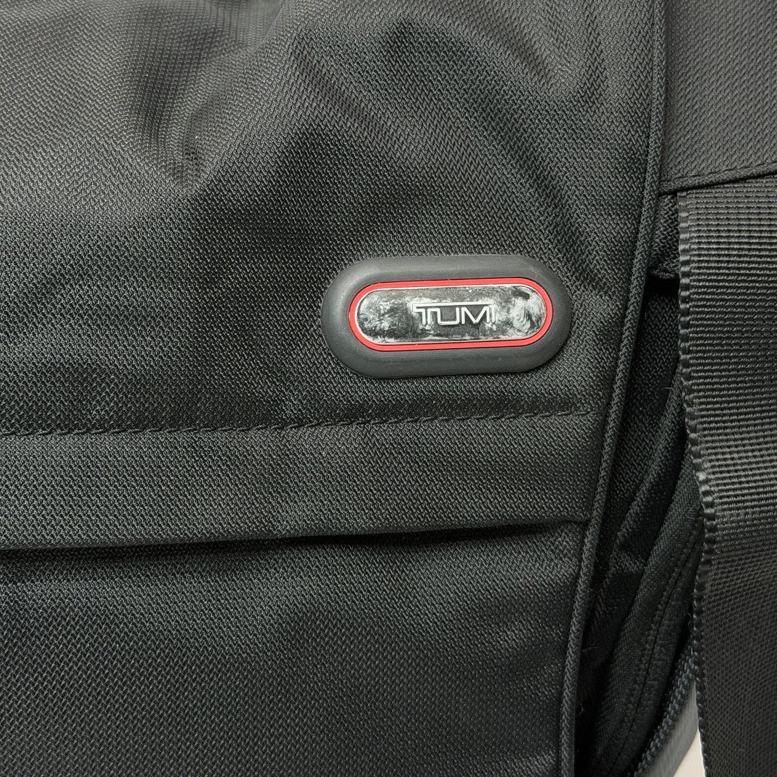 T-TECH BY TUMI #5112D BLACK NYLON EXPANDABLE MESSENGER LAPTOP BAG 16″ x 13″