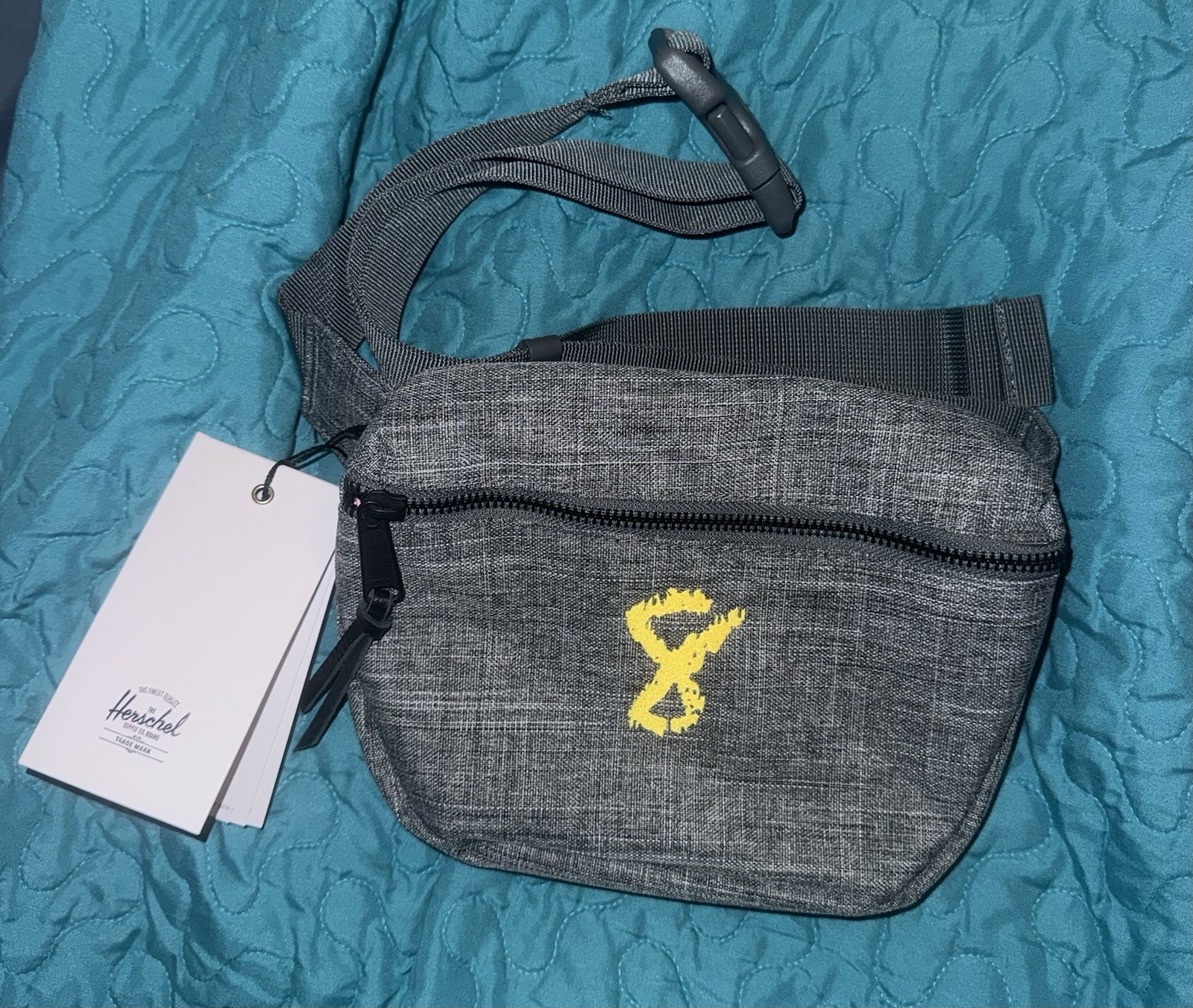 Herschel Fifteen Waist Fanny Pack Grey White Raven X Brand NWT “8” C21