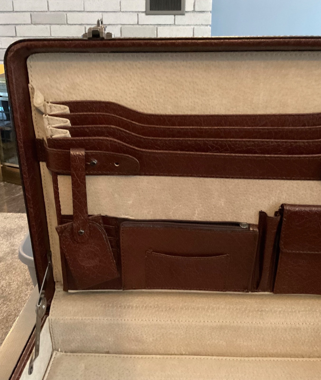 Vintage PRESTO Leather Hard Luxury Briefcase 18X13X4 Very Clean Condition