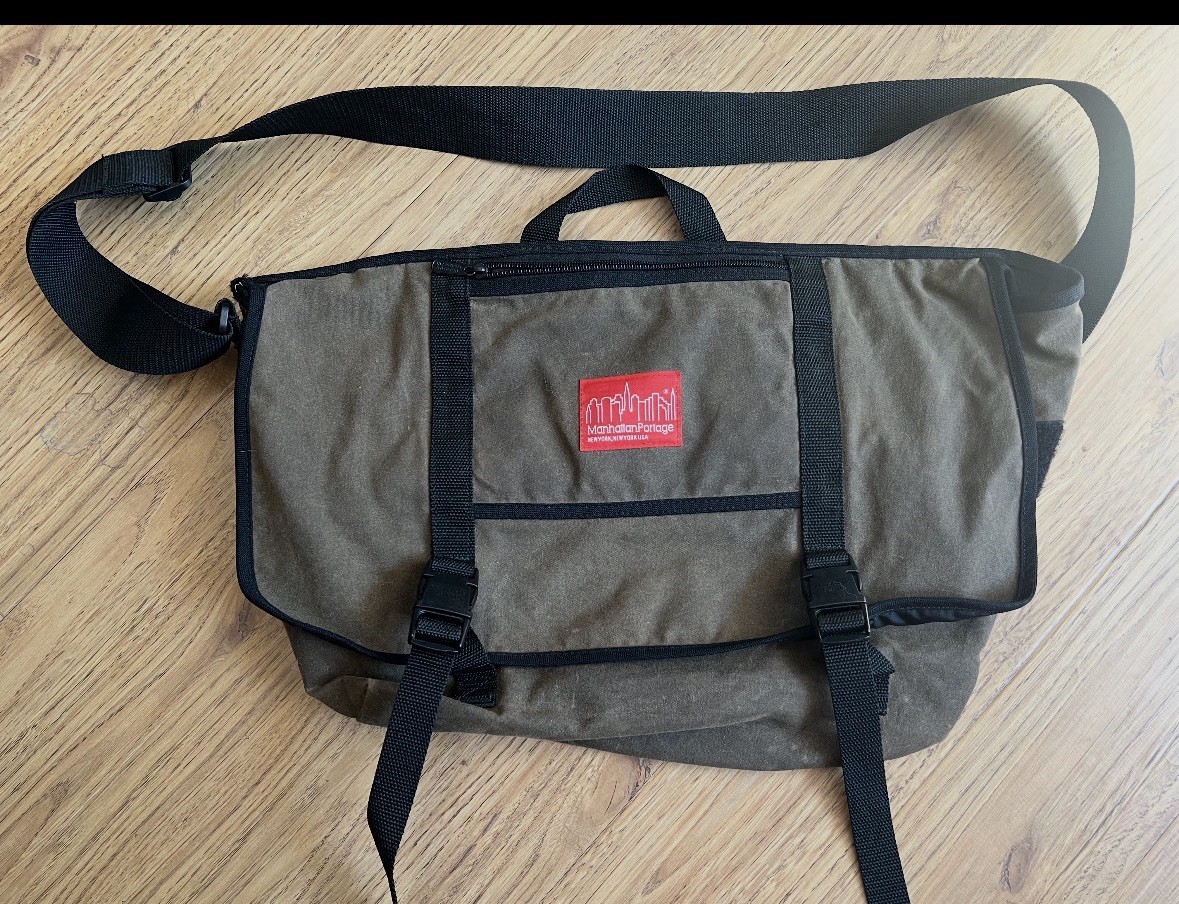 Manhattan Portage Waxed Canvas Medium Messenger bag – Barely used