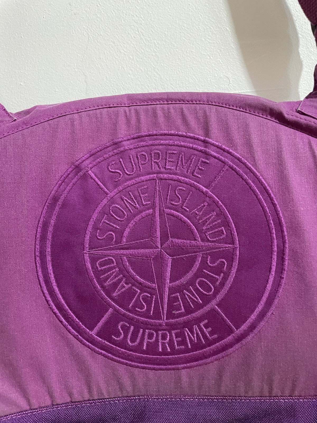 SUPREME STONE ISLAND STRIPE MESSENGER BAG SS22 PREOWNED