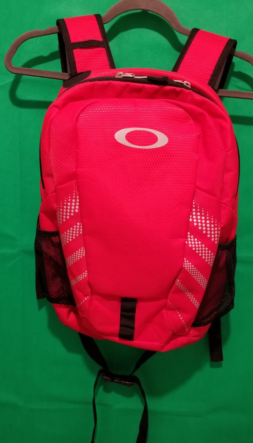 Oakley 20L TECH SPORT BACKPACK / Daypack Red Color Cross Bones