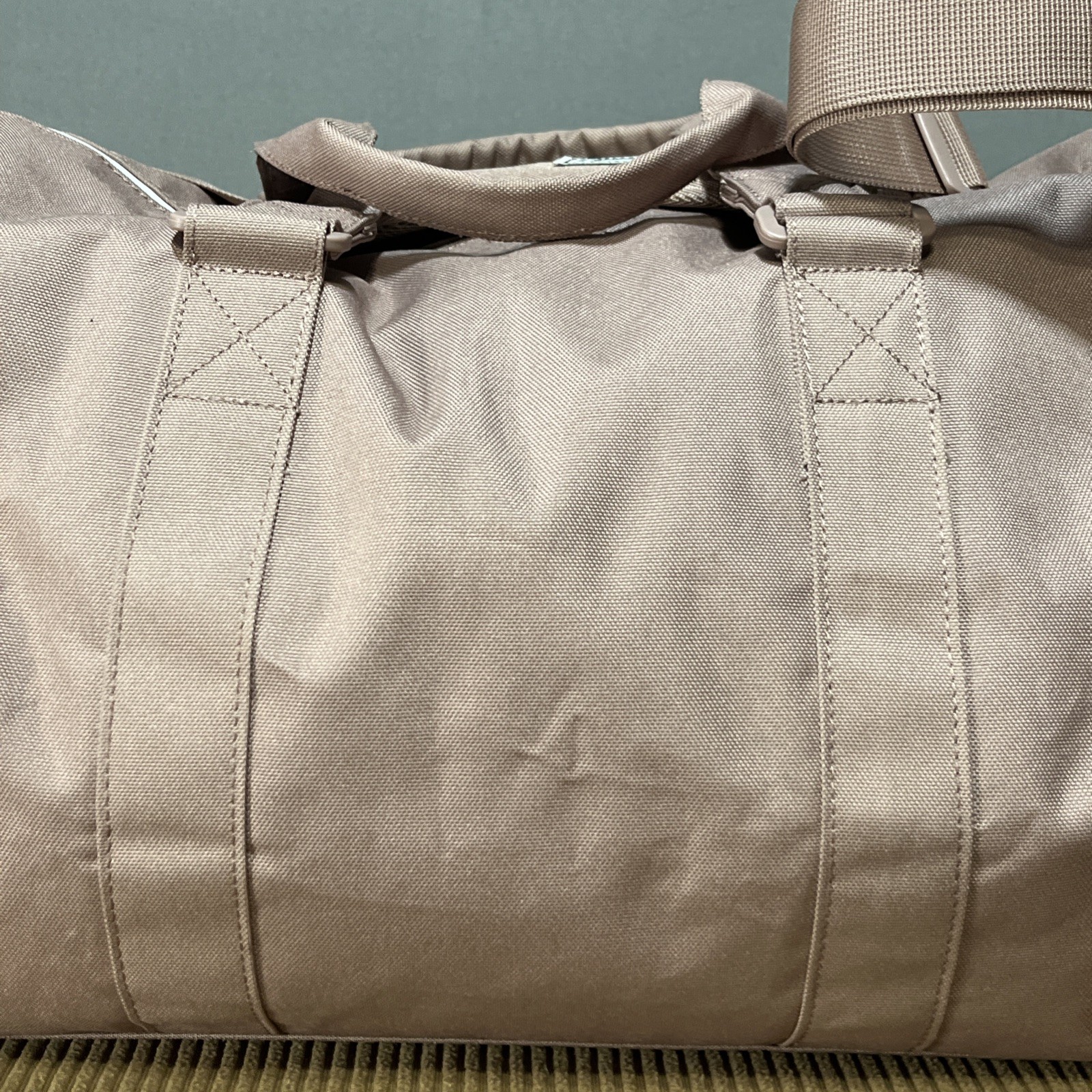 Herschel Supply Co. Novel Duffle Bag Ash Rose Travel Bag 11.75 x 20.5 x 10