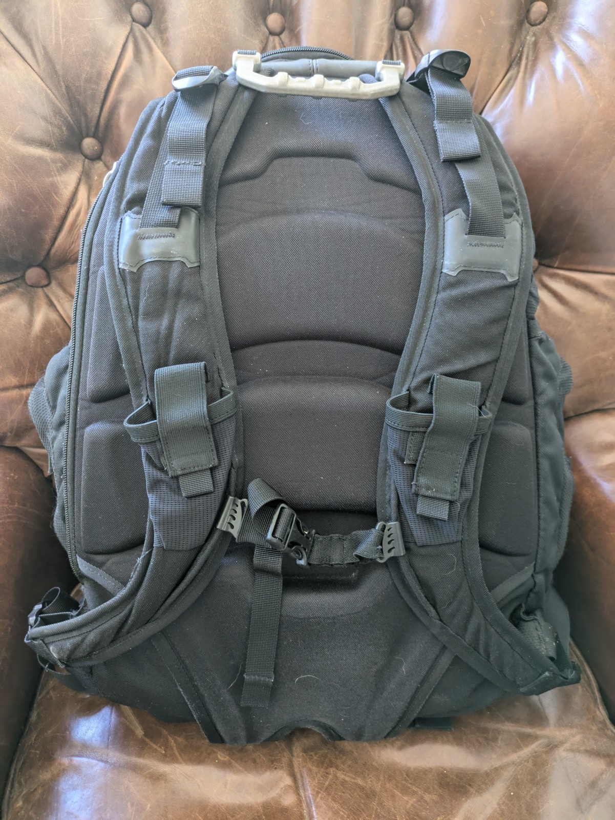 Oakley Kitchen Sink Tactical Field Gear Backpack Daypack Hiking Black Stealth